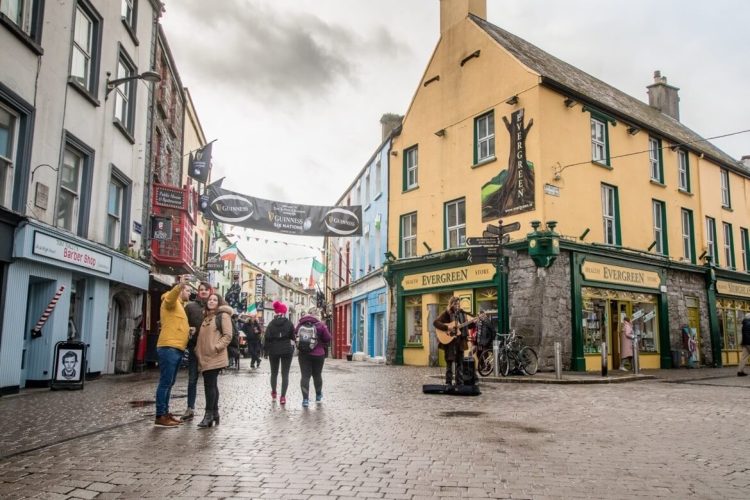 +100 Irish Slang Words To Sound Like A Local - Travel Pixy