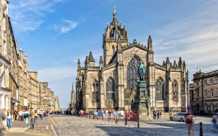Edinburgh Royal Mile: 10 Best Things To Do on The Royal Mile 2023