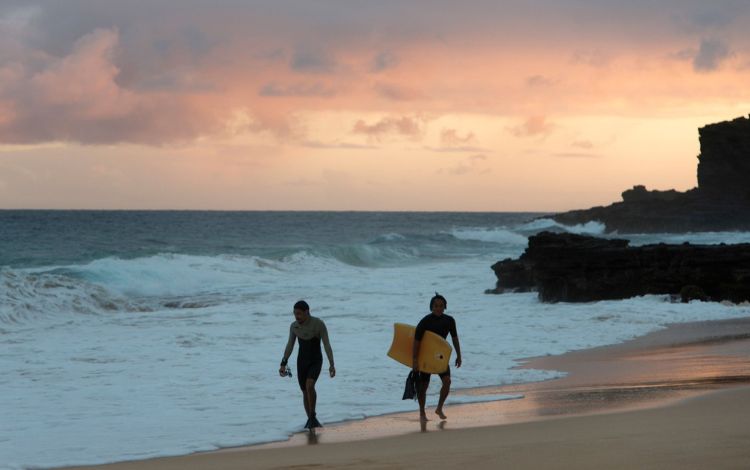 Surfing In Oahu - The Best Surf Spots in Hawaii