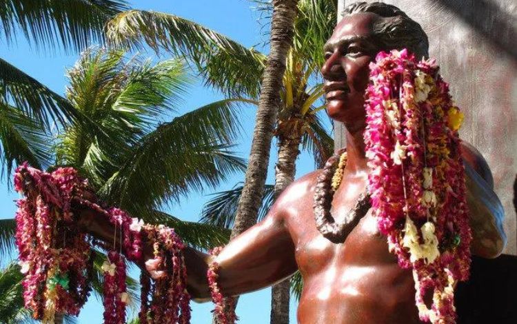 4 Famous Hawaiian Statues Honor The Spirit of Hawaii