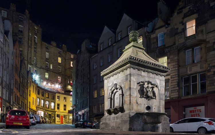 7 Reasons to Visit Victoria Street Edinburgh