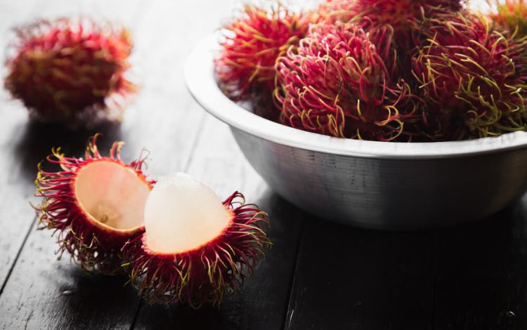 15 Most Delicious Hawaiian Fruits You Must Try 2023 - Travel Pixy