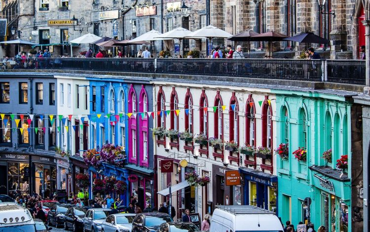 7 Reasons to Visit Victoria Street Edinburgh