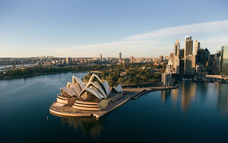 PROS and CONS of Living in Australia (2023 Updated) - Travel Pixy