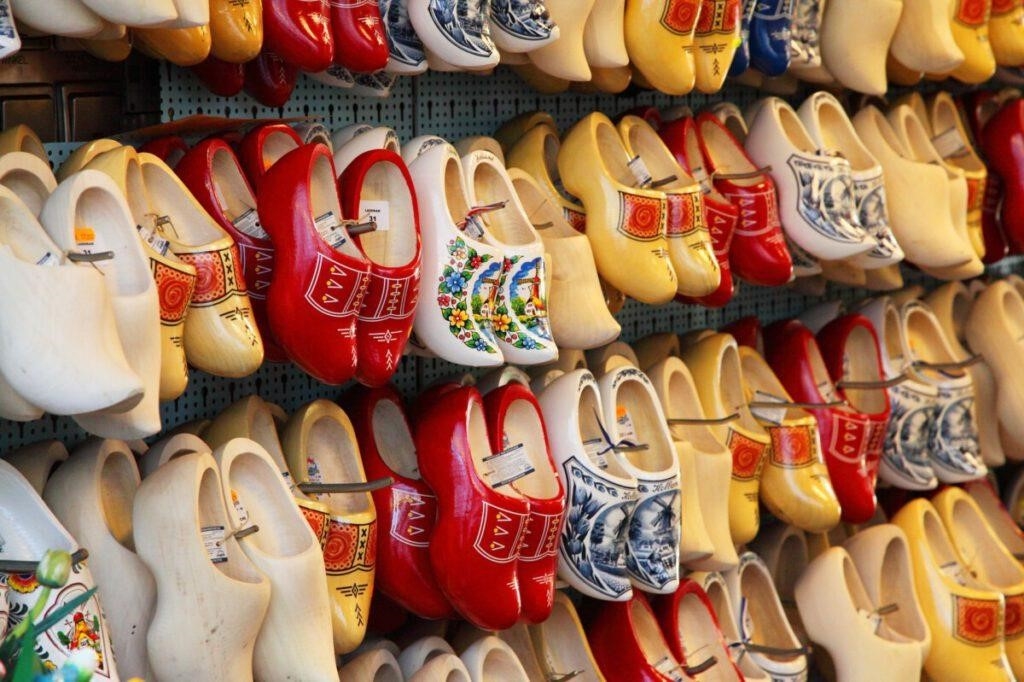 [Dutch Clogs] History of Dutch Wooden Shoes