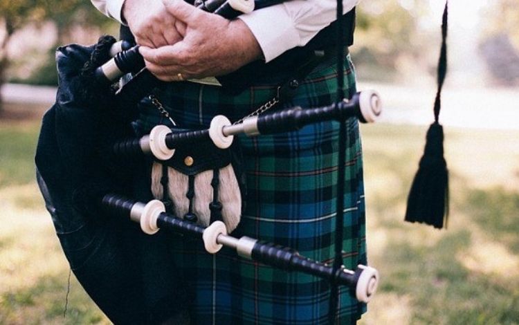 Are Bagpipes Irish or Scottish? How did Bagpipes Become a Symbol of Scotland?
