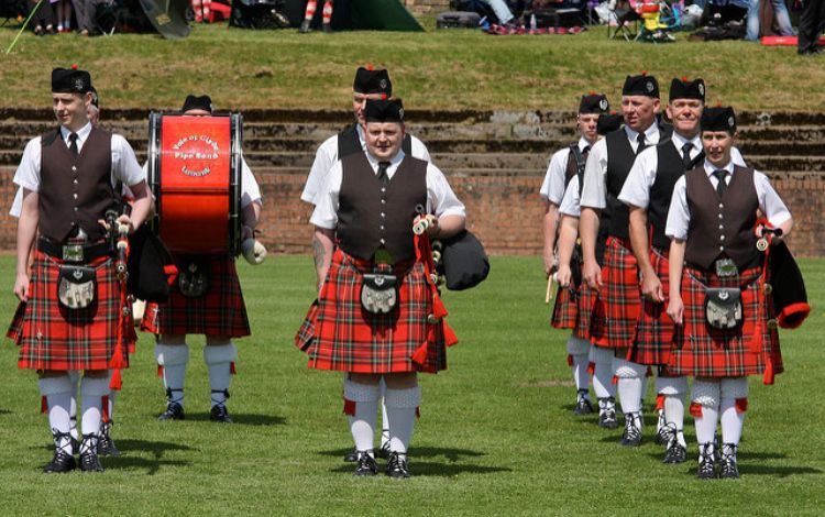 What Is The Kilt? (Traditional Scottish Clothing)