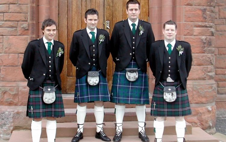 What Is The Kilt? (Traditional Scottish Clothing)